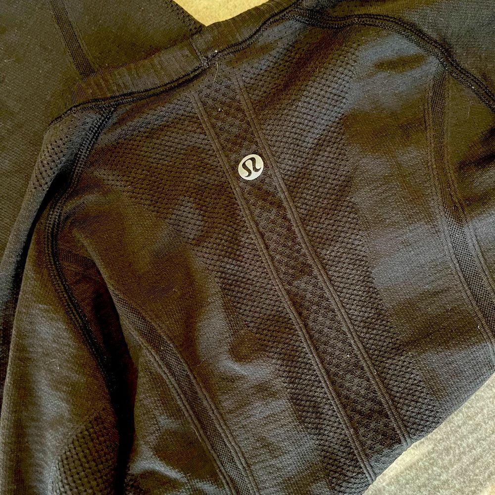 Lululemon swiftly tech long sleeve. Size 4.